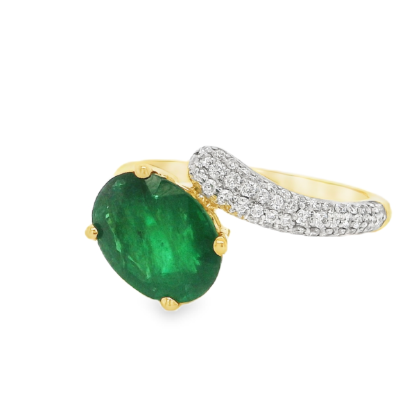 Oval Emerald N Diamond Pavee Ring